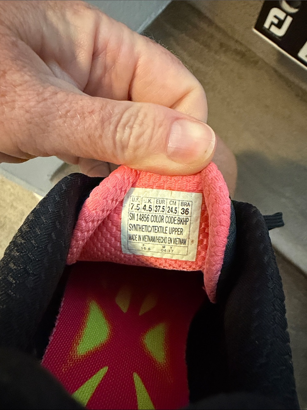 New Skechers Women’s Golf Shoe — Charcoal with Coral Accents - Picture 2 of 4